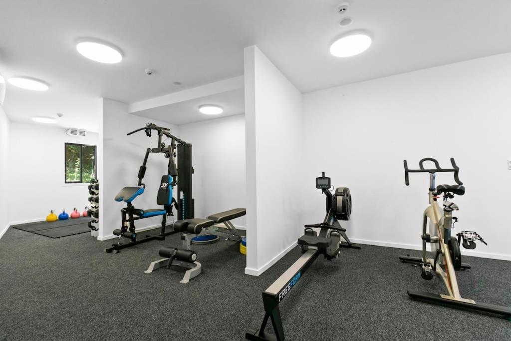 Alex Apt With Onsite Gym And Walk To Town ควีนส์ทาวน์ ภายนอก รูปภาพ